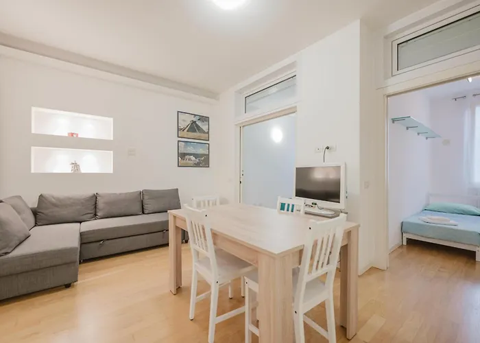 Casa Falco - 15 Min Dalla Stazione E Dal Centro Apartment *